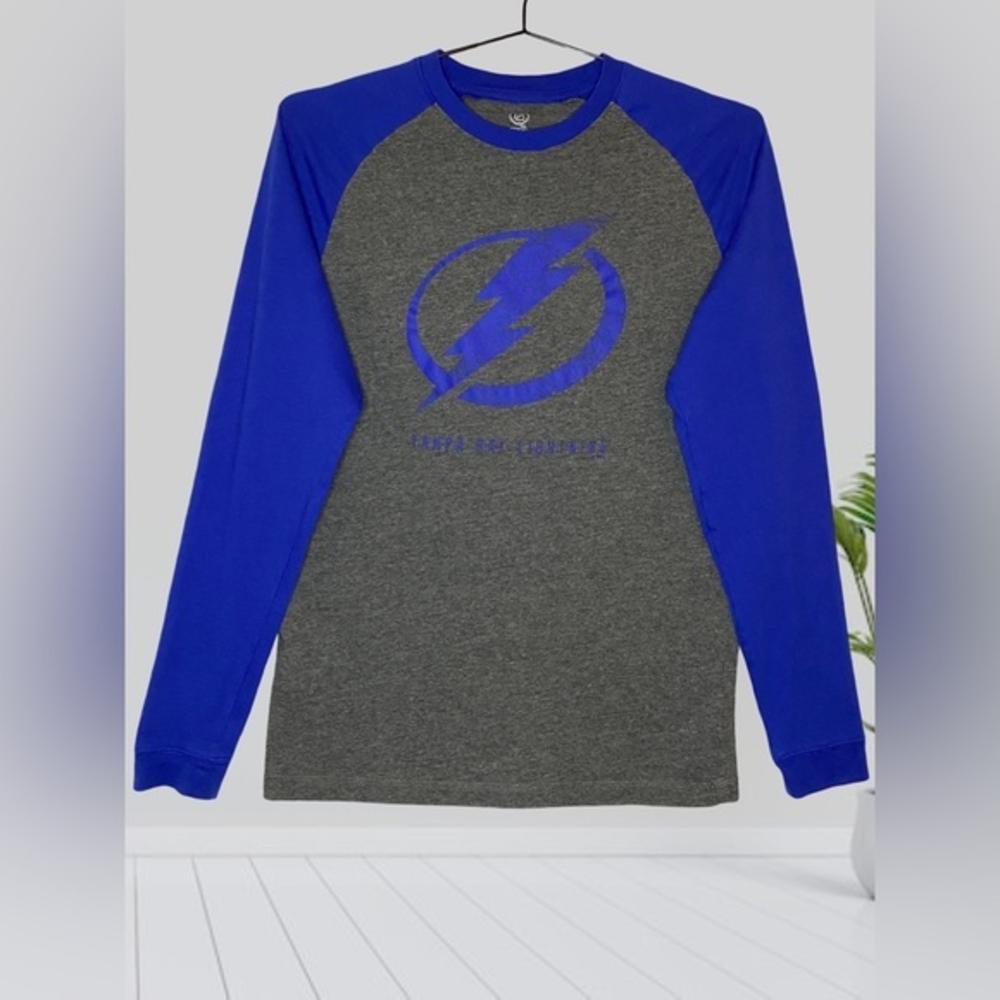 Men’s Officially licensed‎ NHL Tampa Bay Lightning Shirt Gray Blue Size Medium
